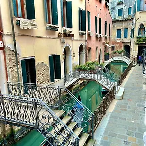 Flat Romantic Domus Remedio Venice